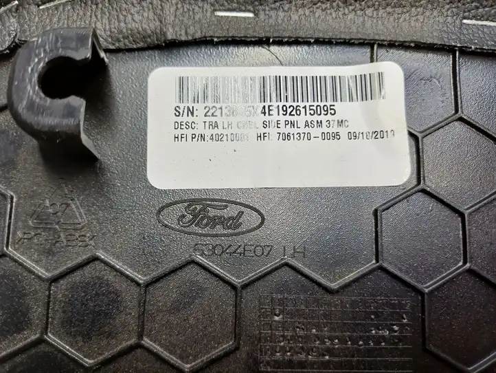 Ford Mustang VI (2015 - ) 63044E07 Другая деталь консоли (туннеля) — фото 4