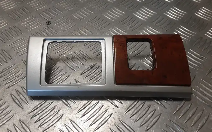 Chrysler Voyager (2007 - 2010)  1DT691AAAA Отделка внутренней панели