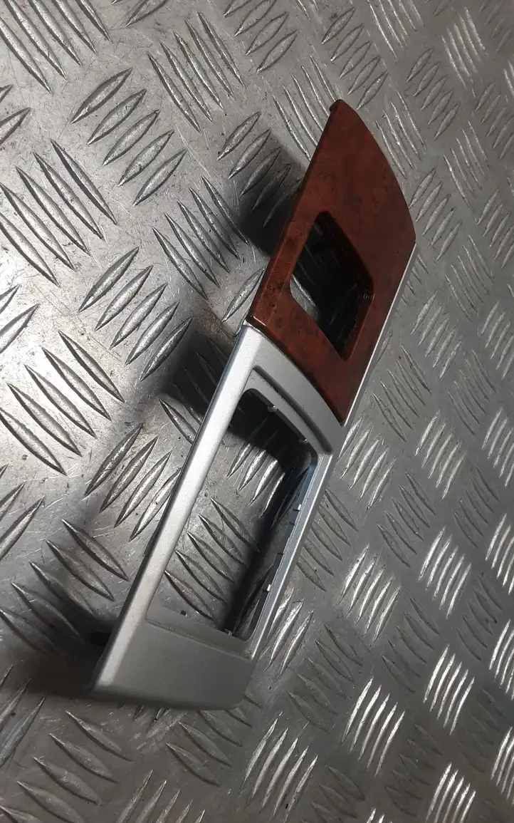 Chrysler Voyager (2007 - 2010)  1DT691AAAA Отделка внутренней панели