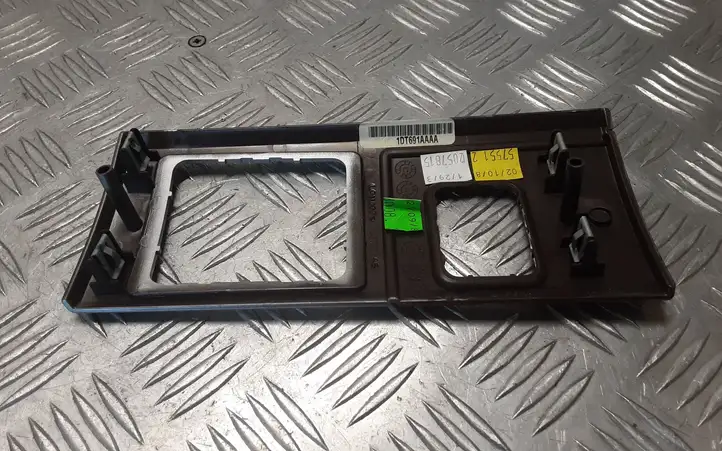 Chrysler Voyager (2007 - 2010)  1DT691AAAA Отделка внутренней панели