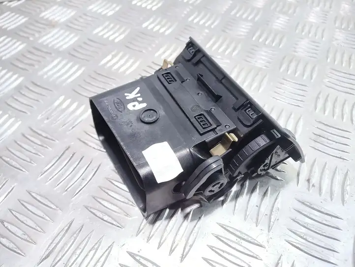 Ford Kuga I (2008 - 2012) 3M51R018B09MFA Боковой воздушный дефлектор — фото 2