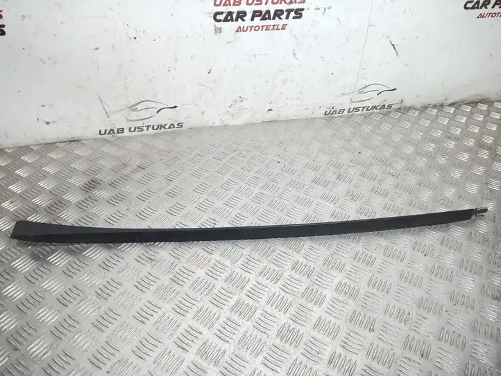 Opel Astra J (2009 - 2012) 13308940 Накладка стоек лобового стекла — фото 1