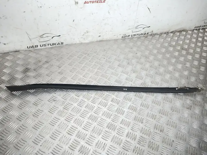 Opel Astra J (2009 - 2012) 13308940 Накладка стоек лобового стекла — фото 3