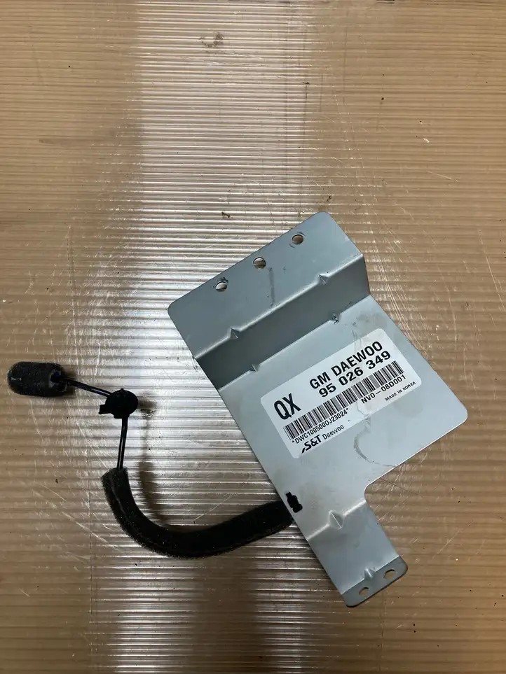 Chevrolet Captiva (2011 - 2013) 95026349 GPS антенна — фото 3
