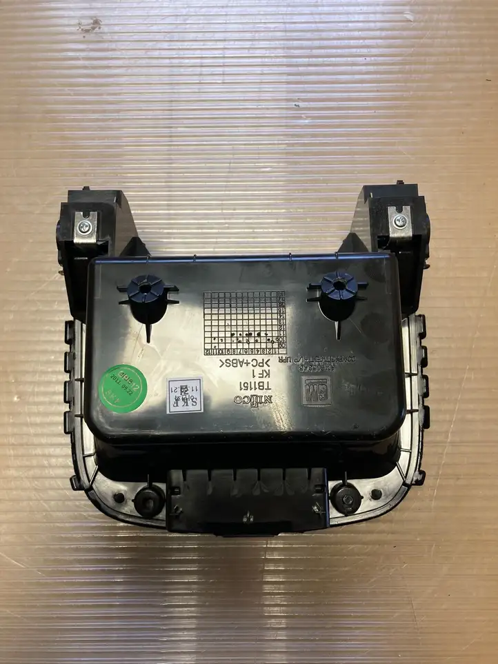 Chevrolet Captiva (2011 - 2013) AMF10345 Вещевой ящик — фото 3