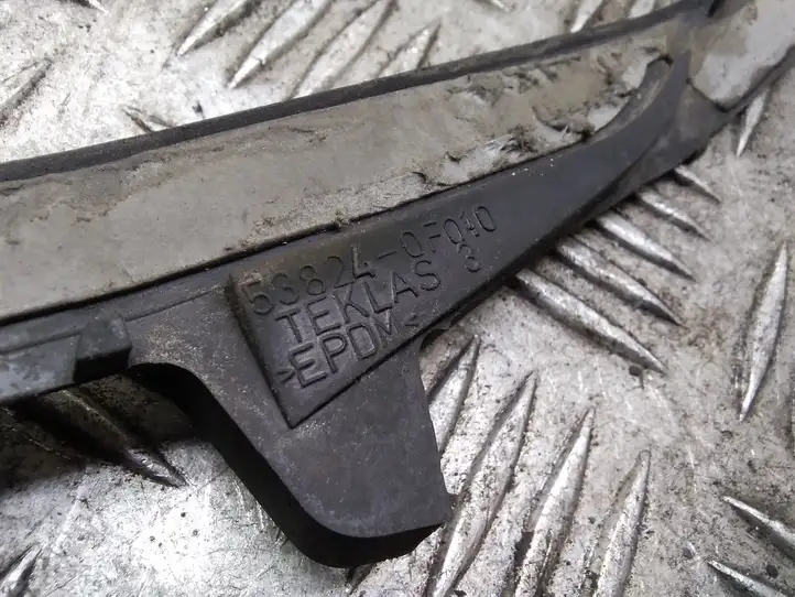 Toyota Corolla Verso AR10 (2004 - 2009) 538240F010 Накладка стоек лобового стекла — фото 2