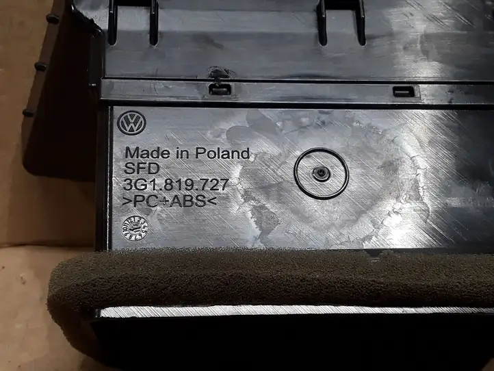 Volkswagen PASSAT B8 (2015 - ) 3G1819727 Центральный воздушный дефлектор — фото 3