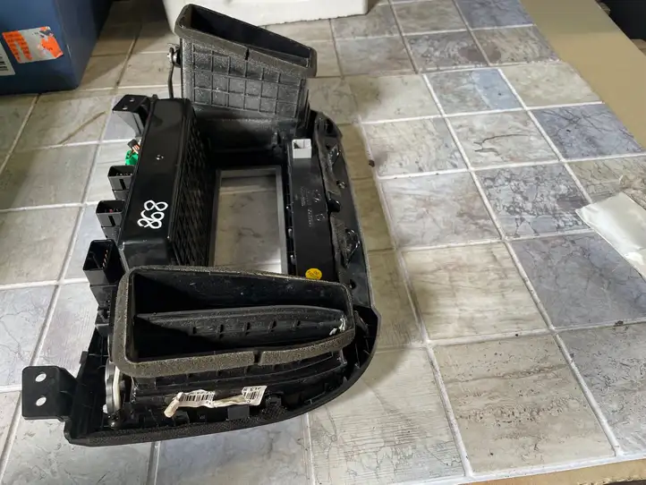Hyundai Santa Fe (2005 - 2009) 974202B000 Центральный воздушный дефлектор — фото 6