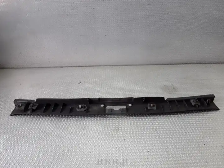 Ford Focus (2005 - 2008) 4M51N40320A Отделка порога багажника — фото 2