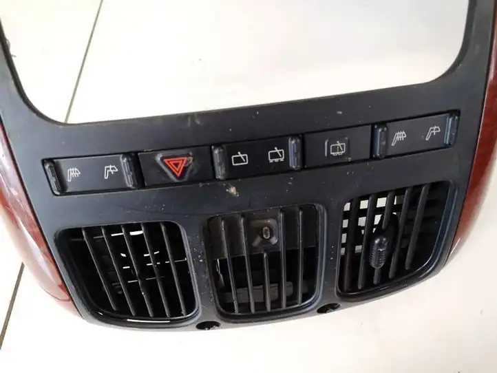 Chrysler Voyager (2004 - 2007) 04685842aa Включатель аварийных фонарей — фото 2