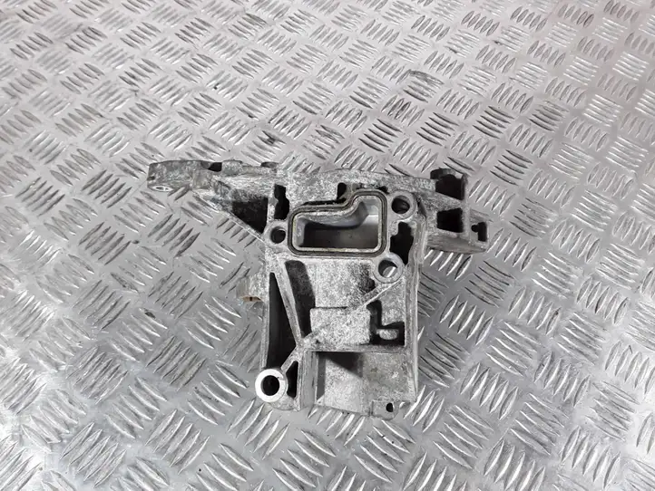 Audi A4 S4 B8 8K (2007 - 2011) 059145169AE Кронштейн топливного насоса — фото 3