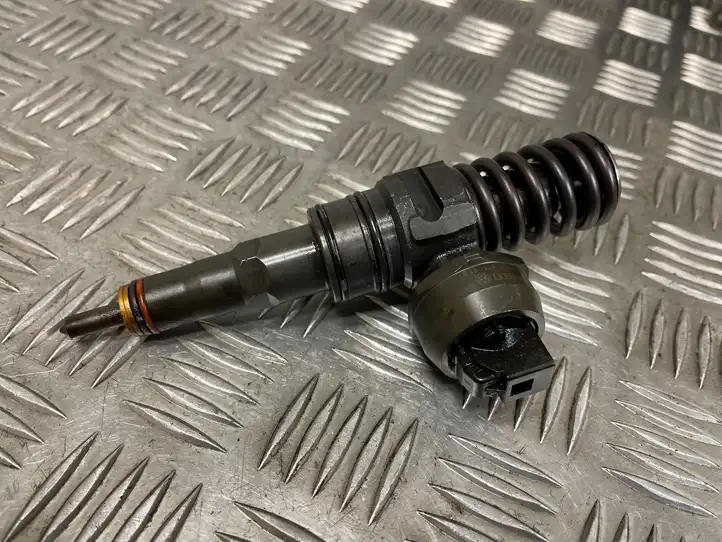 Volkswagen Touran I (2003 - 2010) 038130073AG Форсунка — фото 1