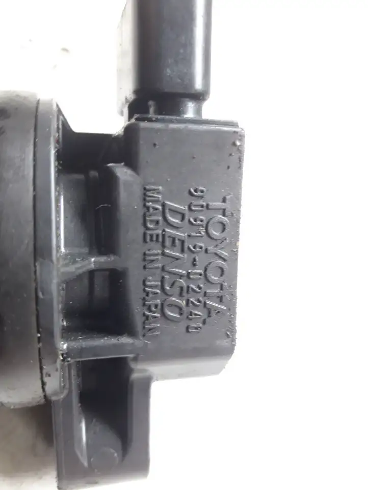 Toyota Prius (XW20) (2003 - 2009) 9091902240 Катушка зажигания — фото 3