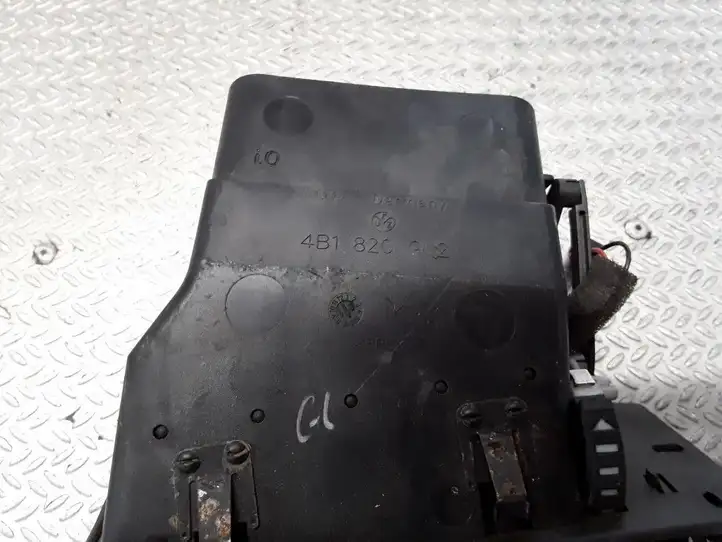Audi A6 S6 C5 4B (1997 - 2001) 4B1820902 Боковой воздушный дефлектор — фото 2
