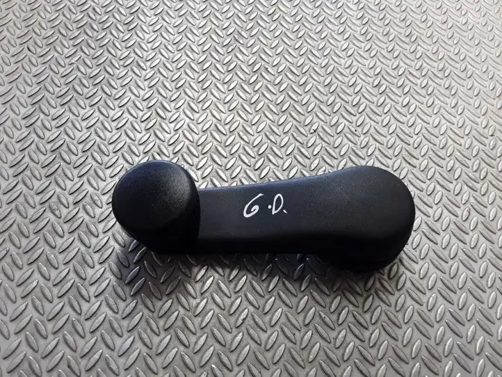 Skoda Octavia Mk2 (1Z) (2004 - 2013)  1H0837581D Ручка для открытия окна