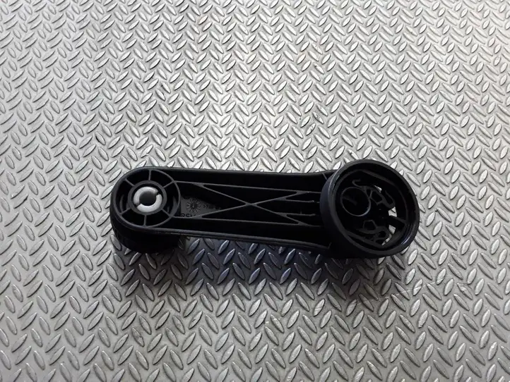 Skoda Octavia Mk2 (1Z) (2004 - 2013) 1H0837581D Ручка стеклоподъемника — фото 2