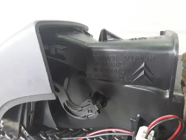 Citroen C5 (2001 - 2004) 963261667A Боковой воздушный дефлектор — фото 4