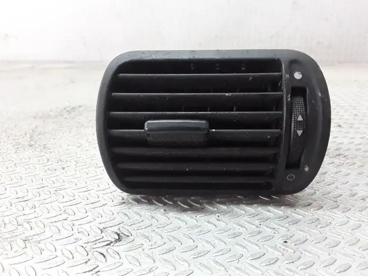 Seat Leon (1M) (1998 - 2006) 8L0820901 Боковой воздушный дефлектор — фото 1