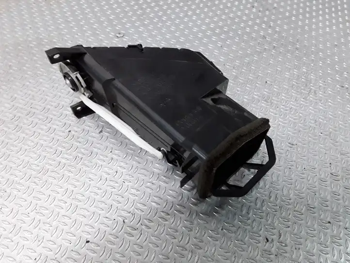 Nissan Primera (2001 - 2008) A1007035 Центральный воздушный дефлектор — фото 2