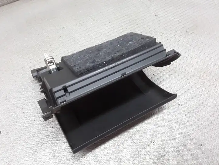Nissan X-Trail T30 (2001 - 2007) 682758H900 Вещевой ящик — фото 1