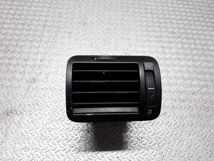 Volkswagen PASSAT B5.5 (2001 - 2005) 3B0819704D Боковой воздушный дефлектор — фото 1