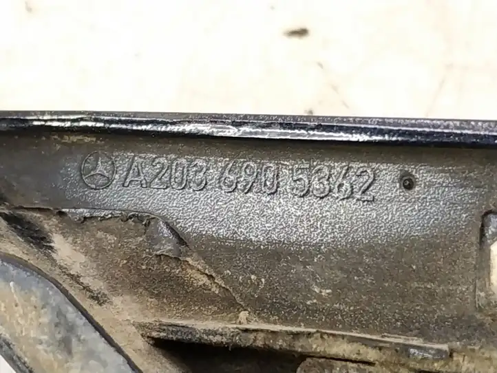 Mercedes-Benz C W203 (2000 - 2007)   молдинг на заднем крыле