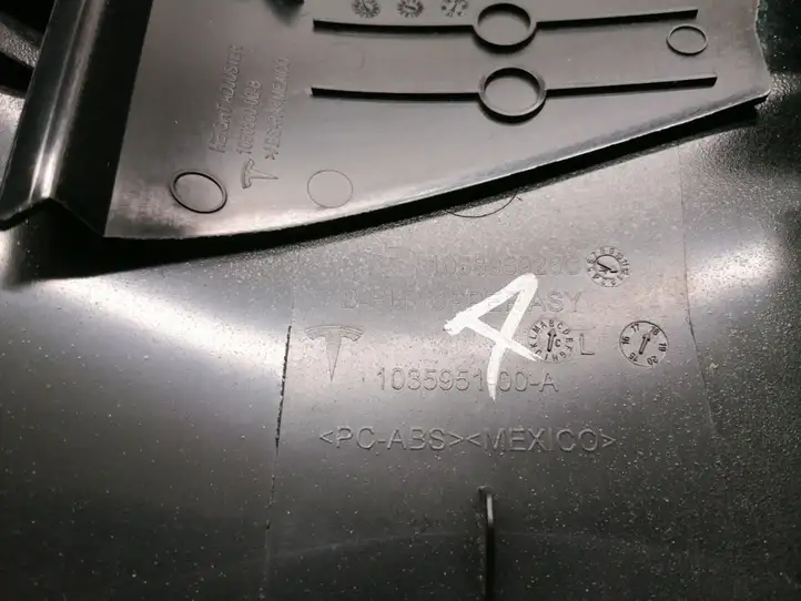 Tesla Model X (2015 - 2021) 1035951-02-H Верхняя обшивка стойки B — фото 3