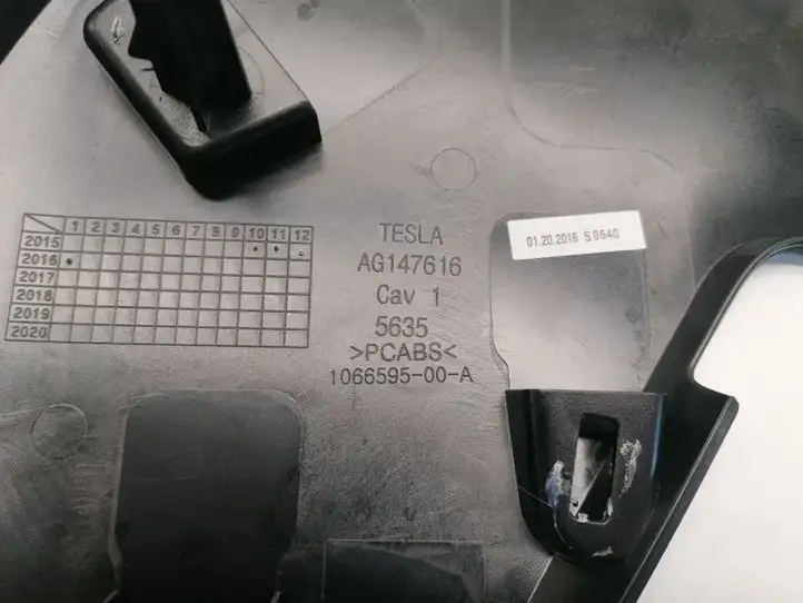 Tesla Model X (2015 - 2021) 1066595-00-A Обшивка сидений — фото 2
