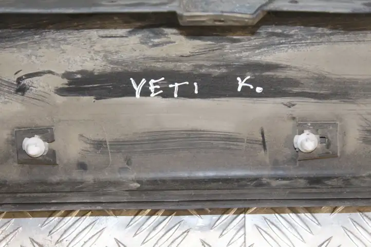 Skoda Yeti (2009 - 2012)  5L0853855A Порог