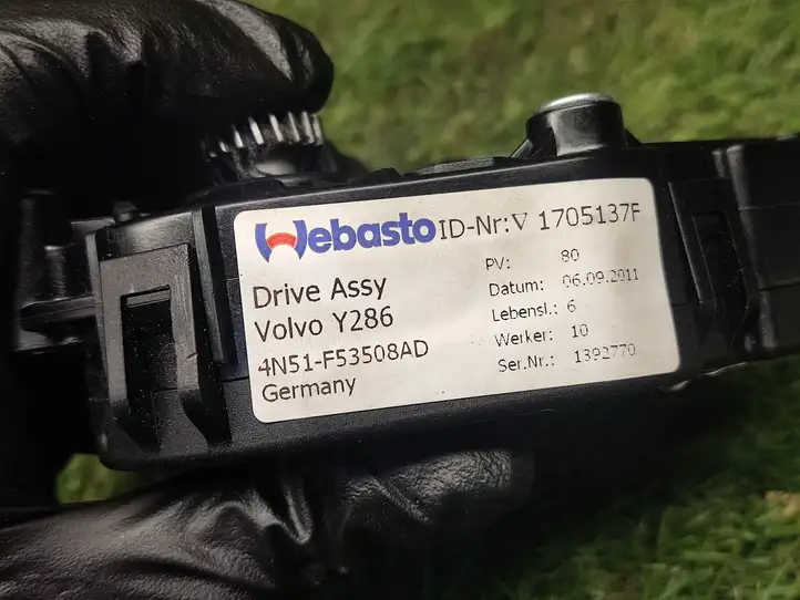 Volvo S60 (2010 - 2013)  39817354 Двигатель привода люка-крыши