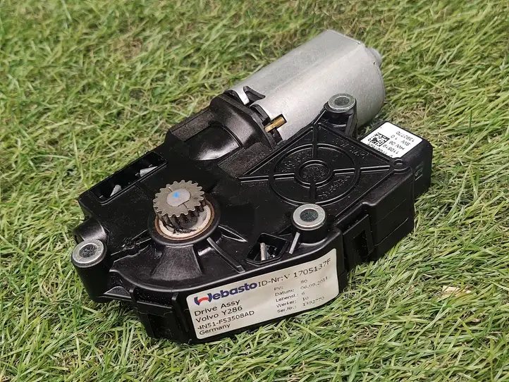 Volvo S60 (2010 - 2013)  39817354 Двигатель привода люка-крыши