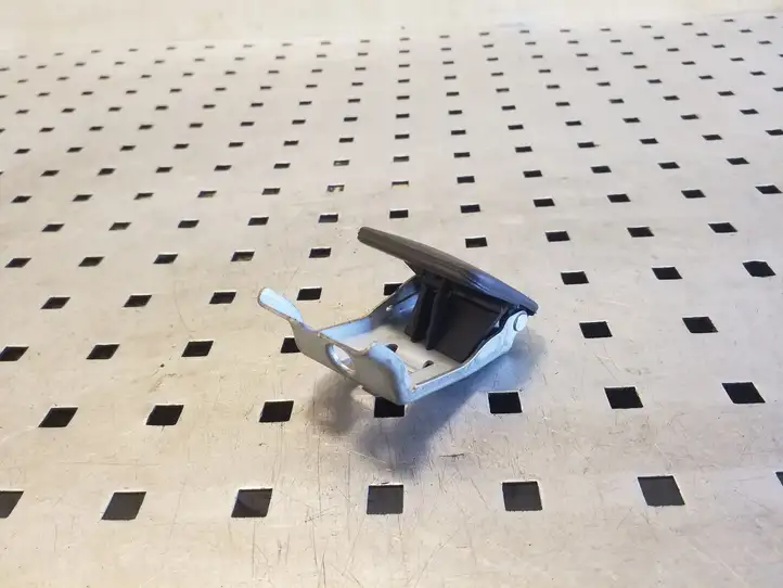 Chevrolet Captiva (2011 - 2013) V200LEVER Ручка открытия капота — фото 3