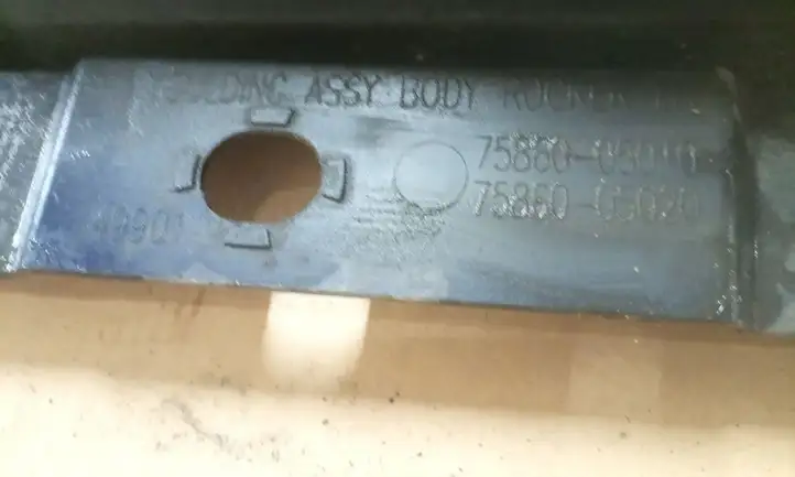 Toyota Avensis T270 (2012 - 2015)  7586005010 Порог