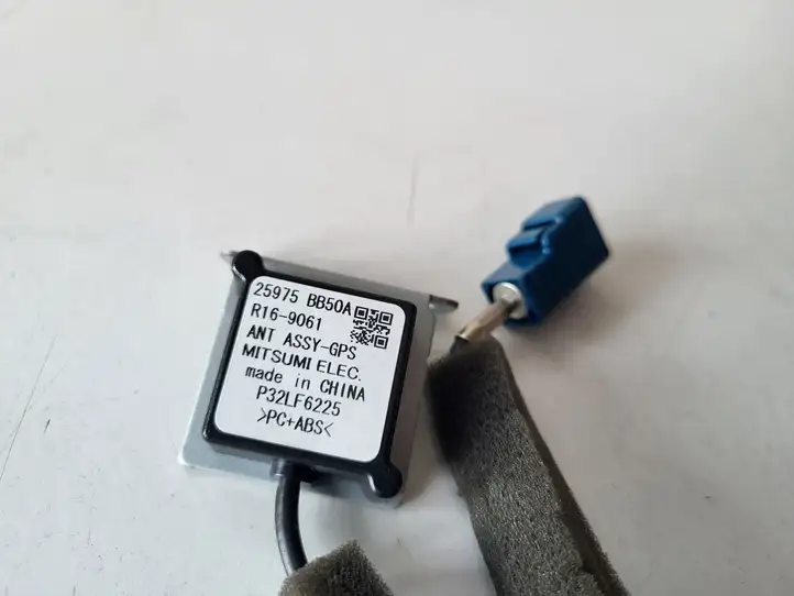 Nissan Qashqai (2013 - 2017) GPS антенна — фото 2