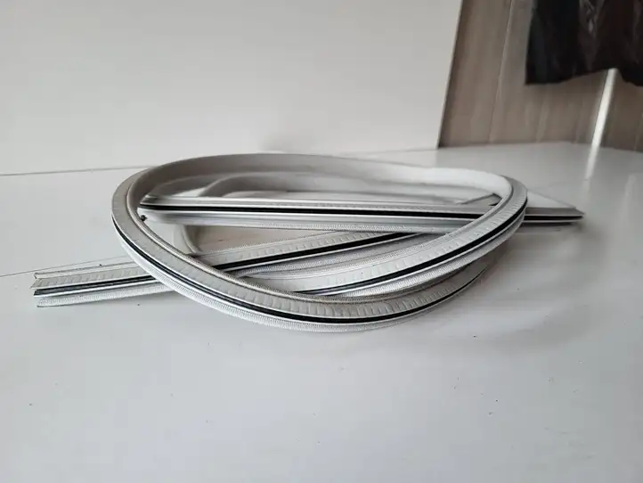 Nissan Qashqai (2013 - 2017)   Резиновый уплотнитель люка