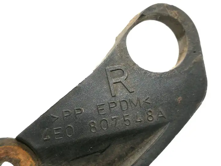 Audi A8 (2007 - 2010)  4E0807548A Передний брызговик