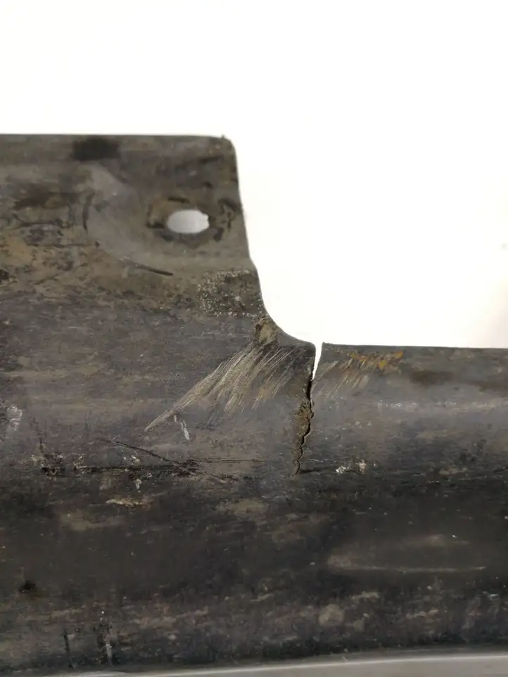 BMW 3 E46 (1998 - 2005)  8209755 Порог