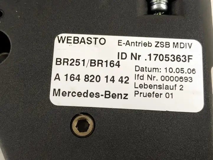 Mercedes-Benz R W251 (2005 - 2013) 1648201442 Мотор привода люка — фото 2