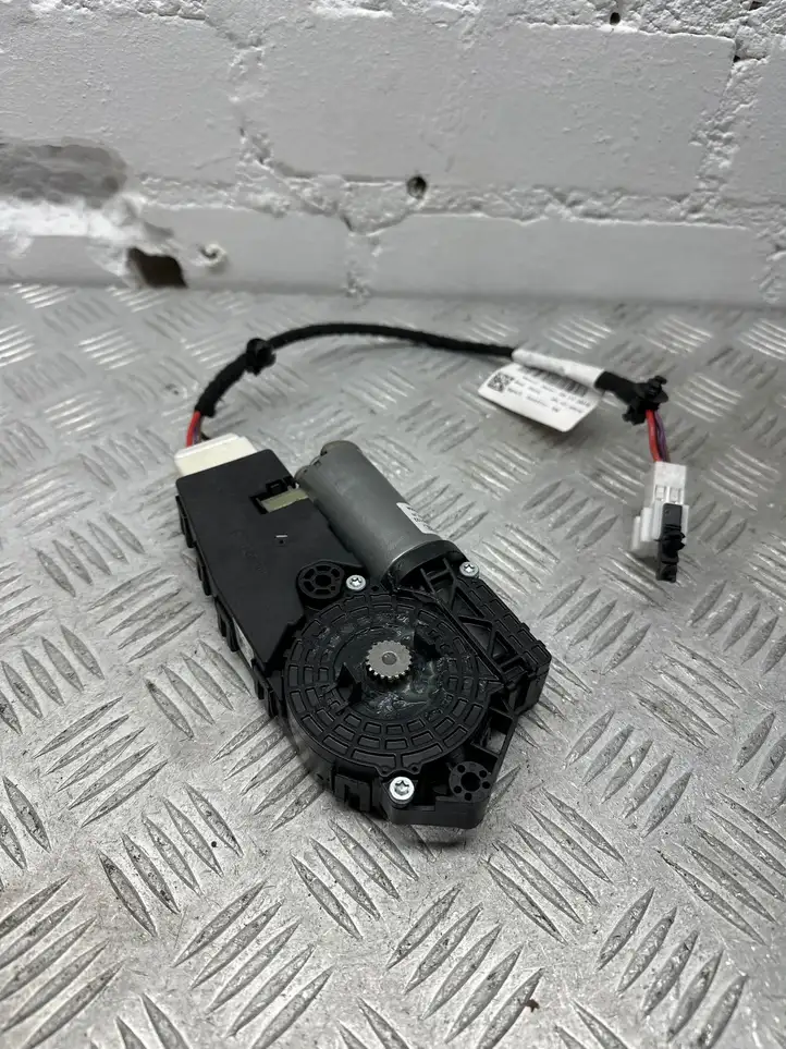 Mercedes-Benz GLC X253/C253 (2015 - )  A2059001024 Двигатель привода люка-крыши