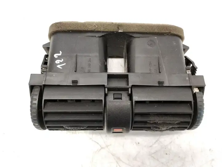 Opel Astra G (1998 - 2004) 90560344 Центральный воздушный дефлектор — фото 2
