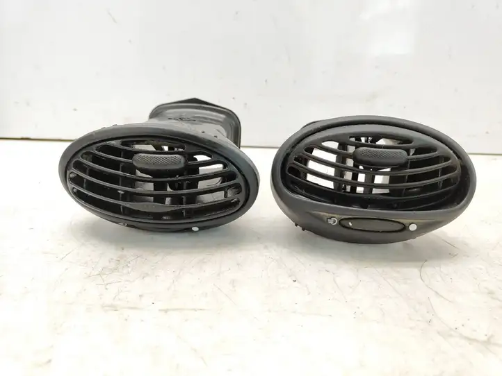 Ford Focus (1998 - 2004) 98AB19893AKW Боковой воздушный дефлектор — фото 1