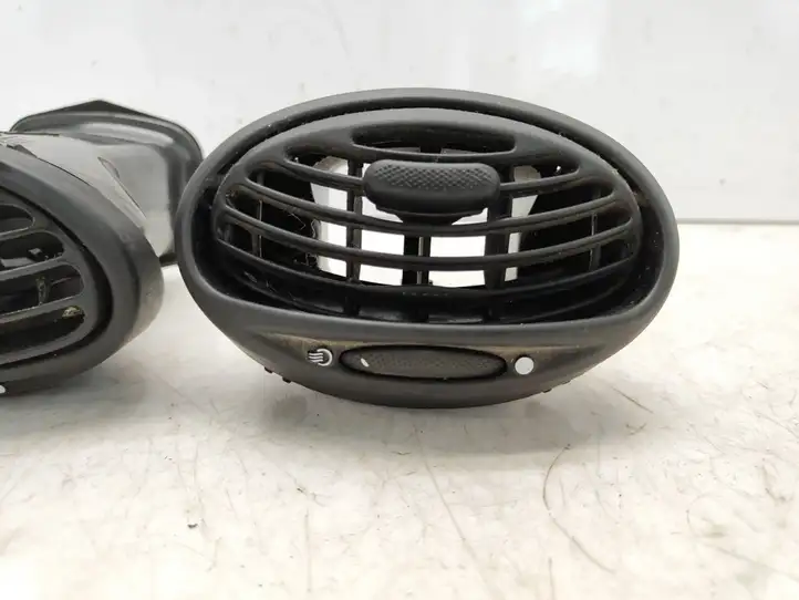 Ford Focus (1998 - 2004) 98AB19893AKW Боковой воздушный дефлектор — фото 2