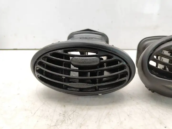 Ford Focus (1998 - 2004) 98AB19893AKW Боковой воздушный дефлектор — фото 3