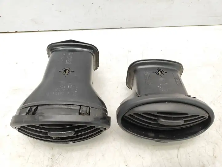 Ford Focus (1998 - 2004) 98AB19893AKW Боковой воздушный дефлектор — фото 5