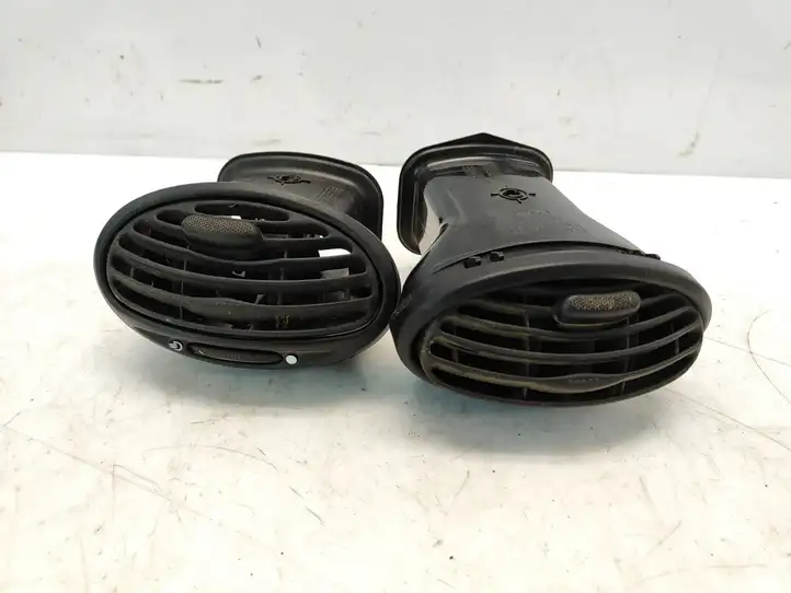 Ford Focus (1998 - 2004) 98AB19893BJW Боковой воздушный дефлектор — фото 1