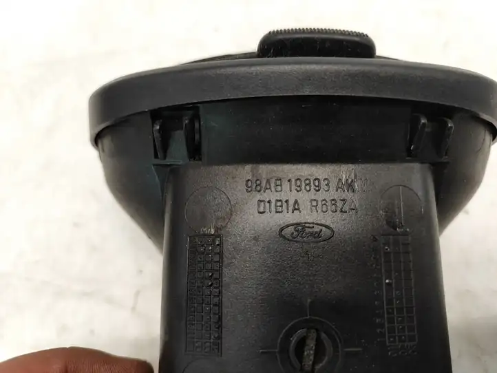 Ford Focus (1998 - 2004) 98AB19893BJW Боковой воздушный дефлектор — фото 2