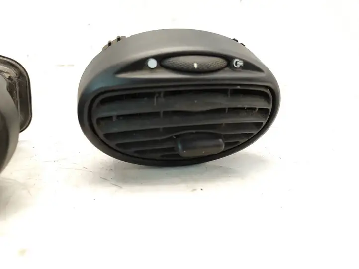 Ford Focus (1998 - 2004) 98AB19893BJW Боковой воздушный дефлектор — фото 6