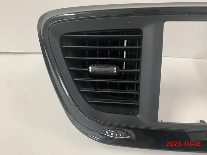Chrysler Pacifica (2016 - ) 5sc91dx8ab Центральный воздушный дефлектор — фото 4
