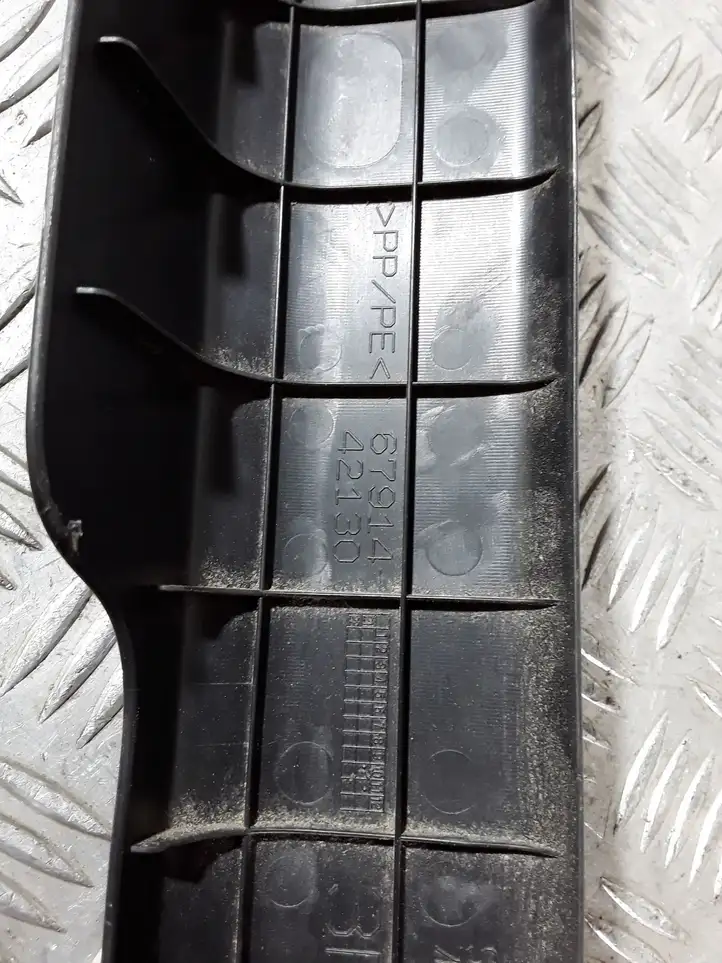 Toyota RAV 4 (XA50) (2018 - ) 6791442130 Внутренняя отделка переднего порога — фото 2