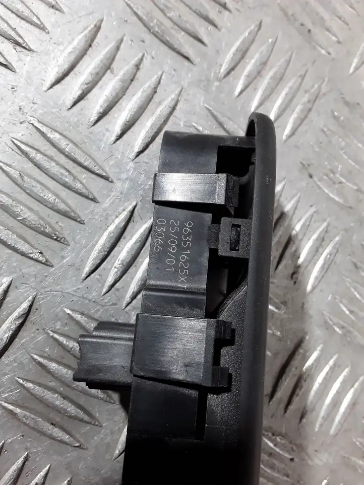 Peugeot 307 CC (2001 - 2005) 96351625XT Блок кнопок стеклоподъемников — фото 2
